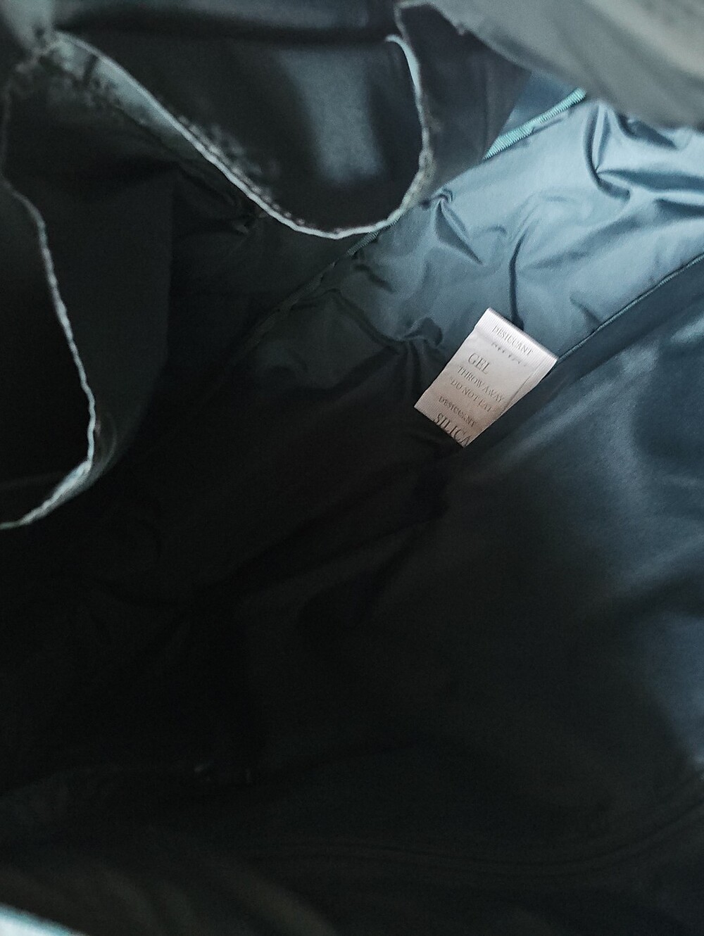 NWT Victoria's Secret Large quilted puffer crossbody bag (Black) - Picture 10 of 11